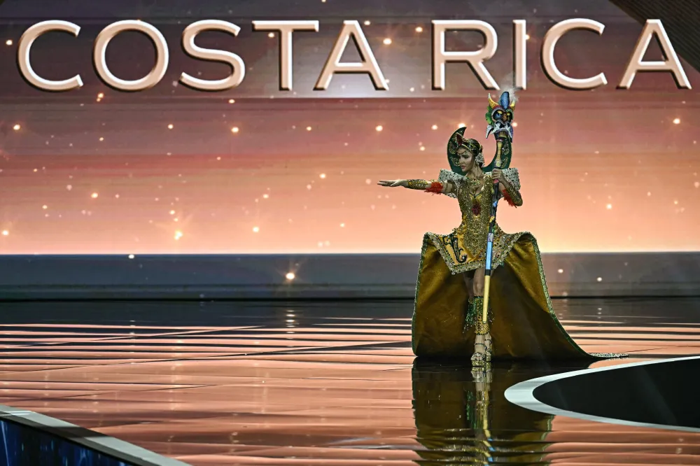 Miss Universe Costa Rica, Mahyla Roth en la prueba de traje t&iacute;pico 