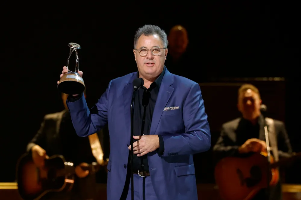 Best and Worst Moments From 2025 CMAs: From Lainey Wilson to Zach Top