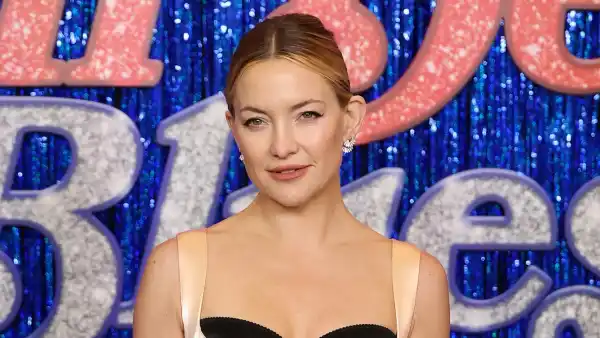 Kate Hudson Shows Off Her Curves in a Bra While Getting Ready for the ‘Song Sung Blue’ Premiere