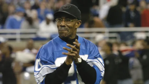 GettyImages-82899449 Pro Football Hall of Fame Apologizes for Incorrectly Announcing the Death of Ex NFL Star Lem Barney.jpg