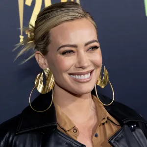 LOS ANGELES, CALIFORNIA - MARCH 10: Hilary Duff attends the “How I Met Your Father" fan experience in Los Angeles celebrating the show’s first season finale with cast on March 10, 2022 in Los Angeles, California. (Photo by Emma McIntyre/Getty Images)