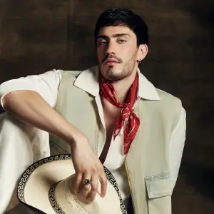 Iván Amuzurrutia, protagoniza "El Niñero" en Netflix.