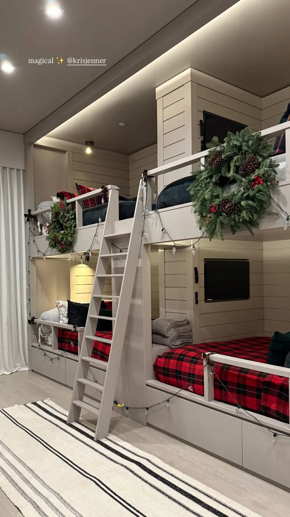 Inside the Kardashian-Jenners 2025 Thanksgiving Celebrations kris jenner kourtney