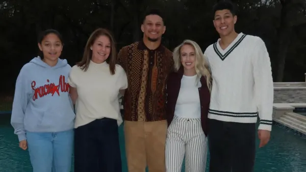 Jackson-Mahomes-IG-of-Family-Thanksgiving-588485009_18537987451059452_5908290399934632804_n