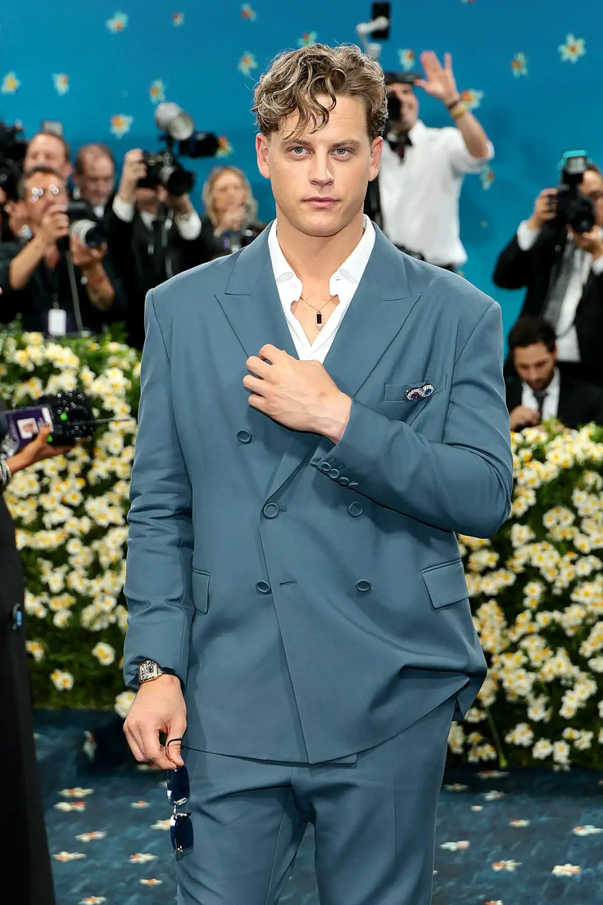 Joe Burrow Announces Return By Bringing Back Iconic LeBron James Selfie GettyImages 2213606213