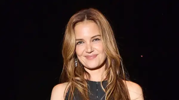 FEATURE Katie Holmes Rocks a Classy Tailored Dress