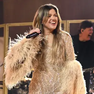 Kelly Clarkson Announces Vegas Residency Return After Brandon Blackstock Death