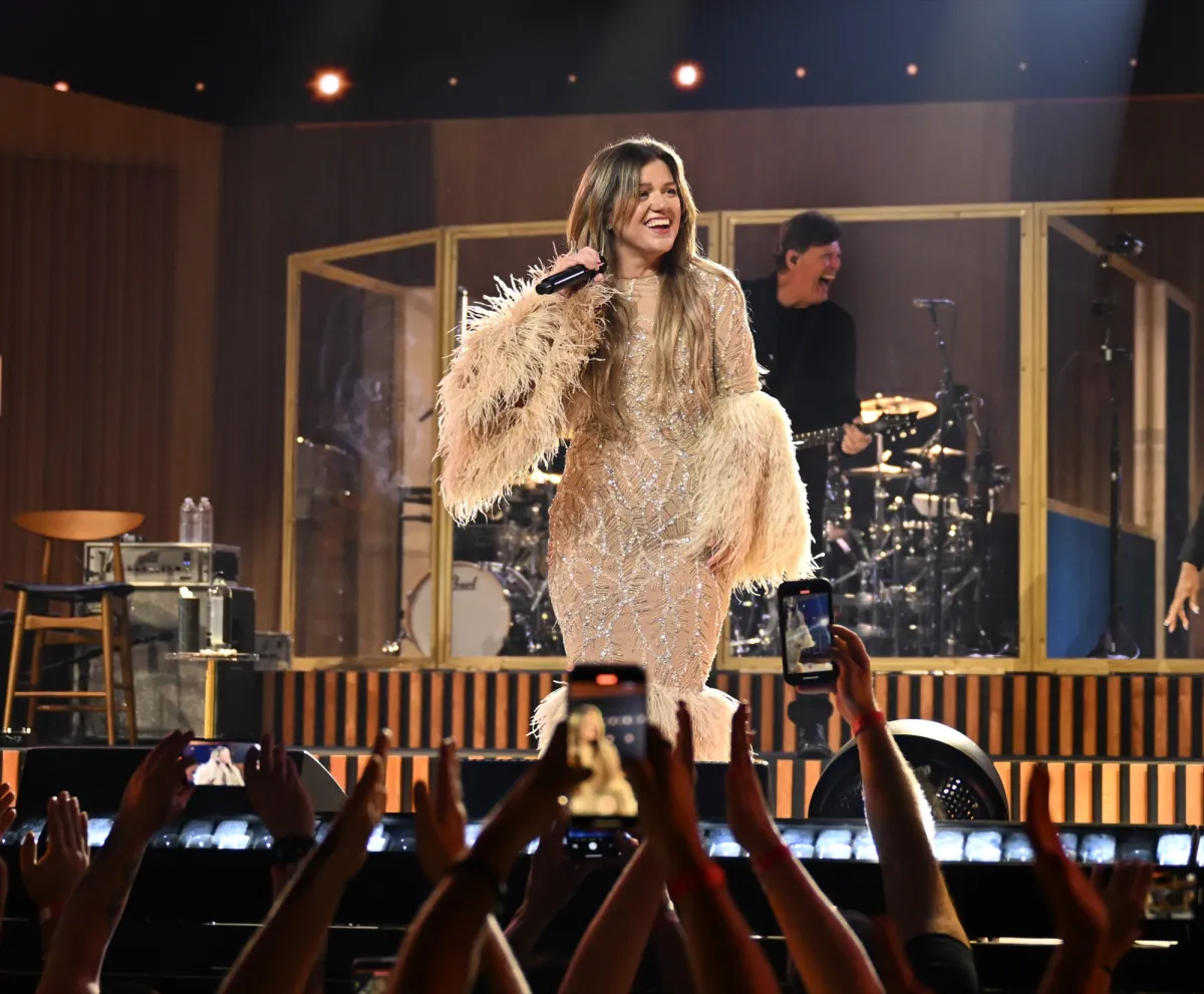 Kelly Clarkson Announces Vegas Residency Return After Brandon Blackstock Death