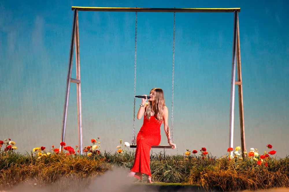 Kelsea-Ballerini-CMAs-GettyImages-2247554562