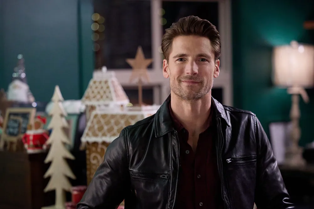 Lacey Chabert Says Fans Should Expect Something Very Different in New Holiday Film With Andrew Walker 3