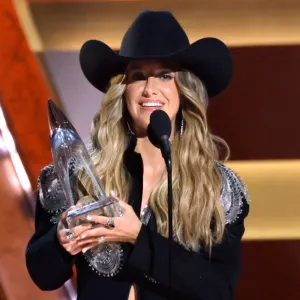 Lainey Wilson Wins CMAs 2025 Female Artist of the Year