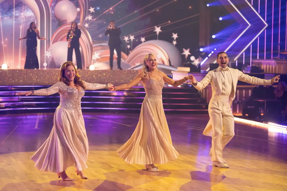 Lisa Ann Walter Elaine Hendrix DWTS