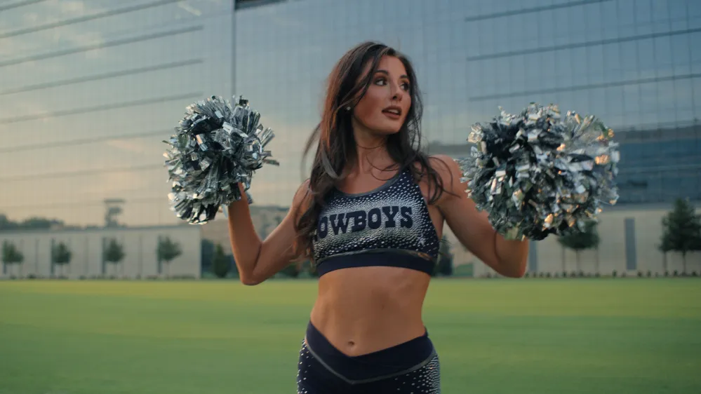 Netflix-Reece-Weaver-Americas_Sweethearts_Dallas_Cowboys_Cheerleaders_E5_00_44_56_10