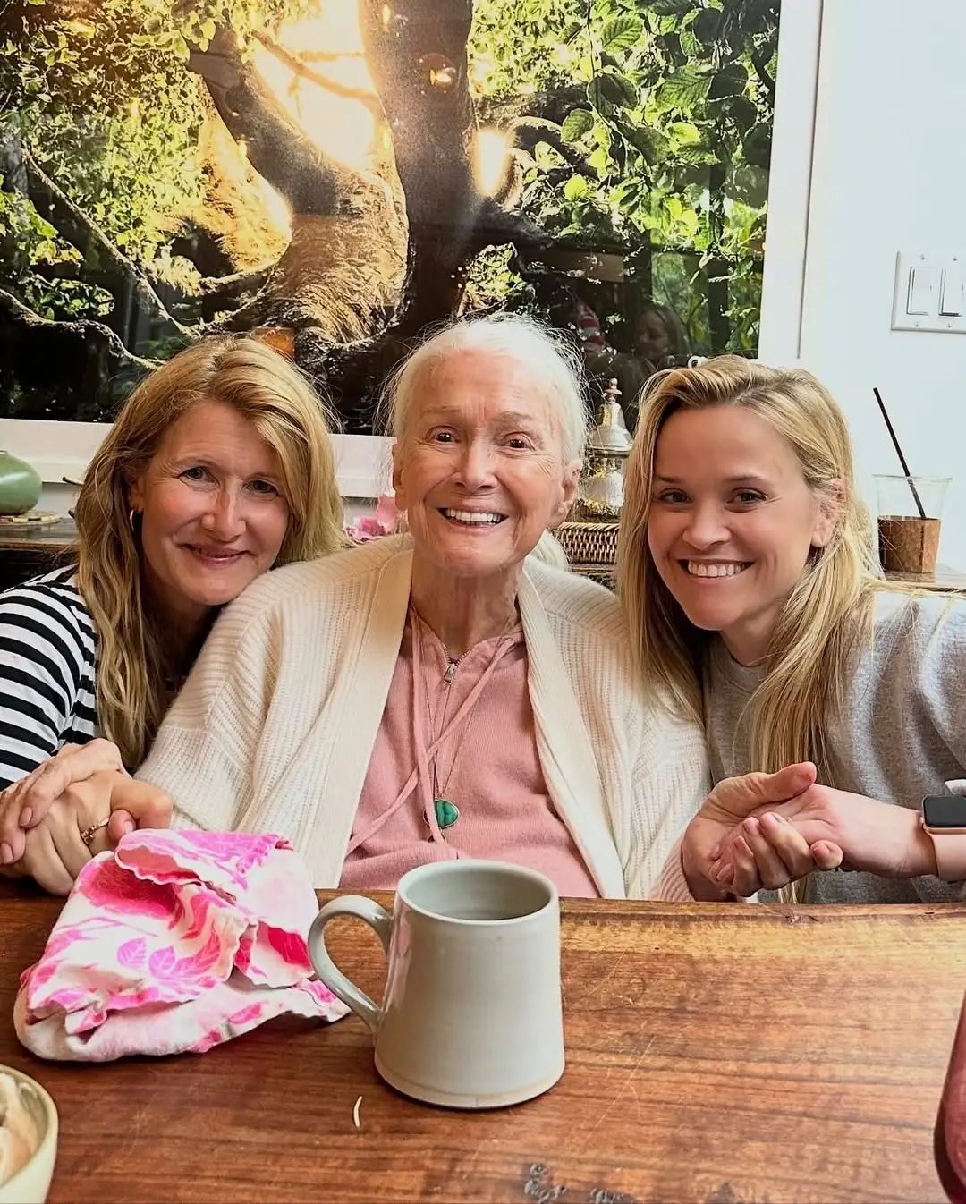 Reese Witherspoon Shares Tribute to Laura Derns Late Mom Diane Ladd