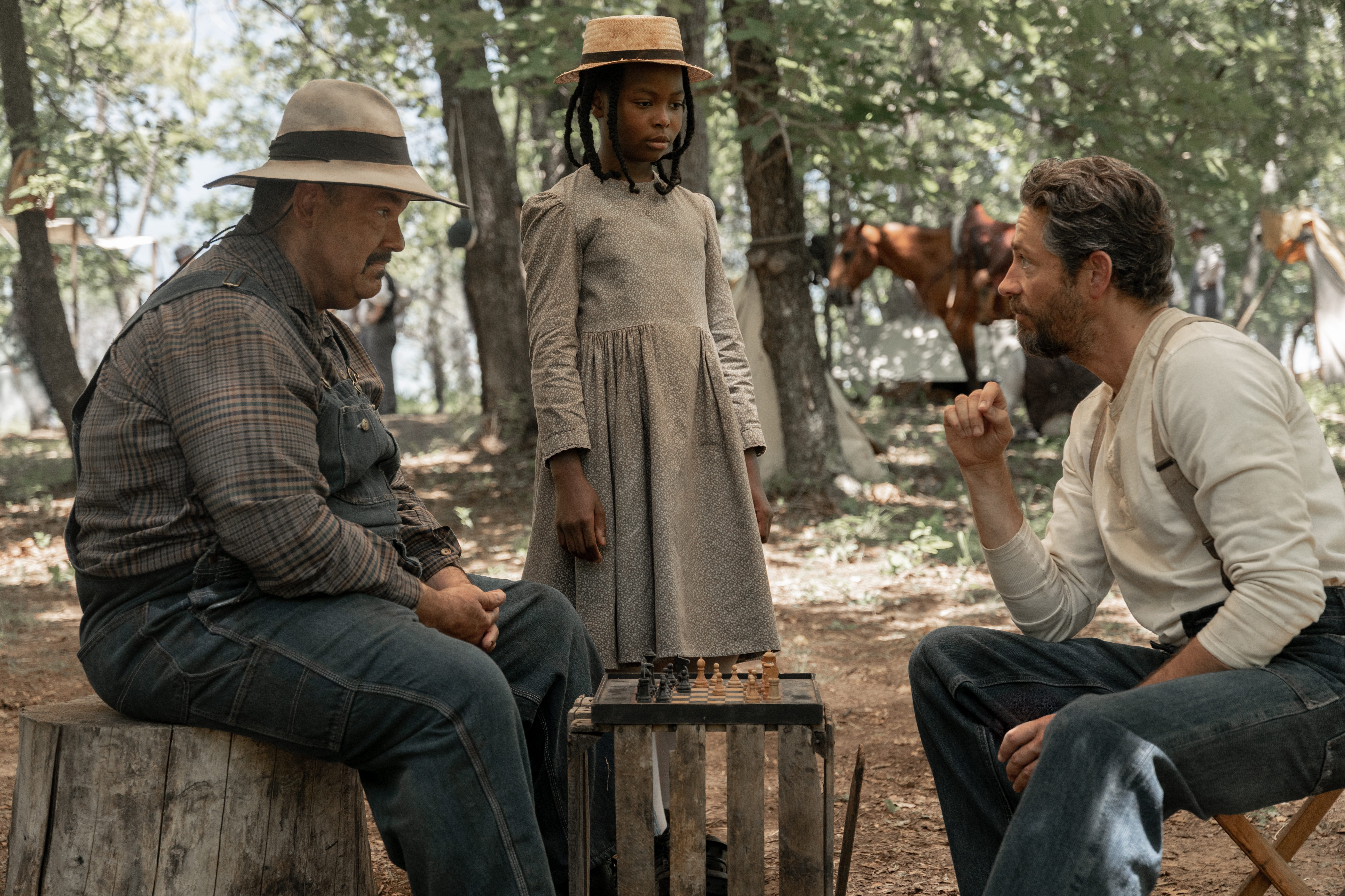 Mel Rodriguez como Mace, en Sarah's Oil.