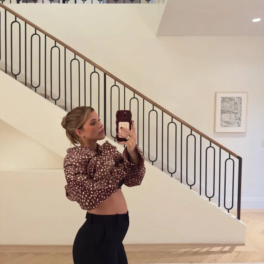 Sofia-Richie-IG-Selfie-565305564_18546274717048413_3360449532548355906_n