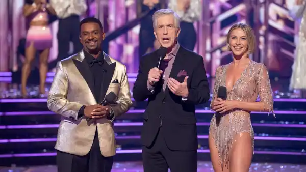 Tom-Bergeron-Judges-DWTS-180032_EM206232