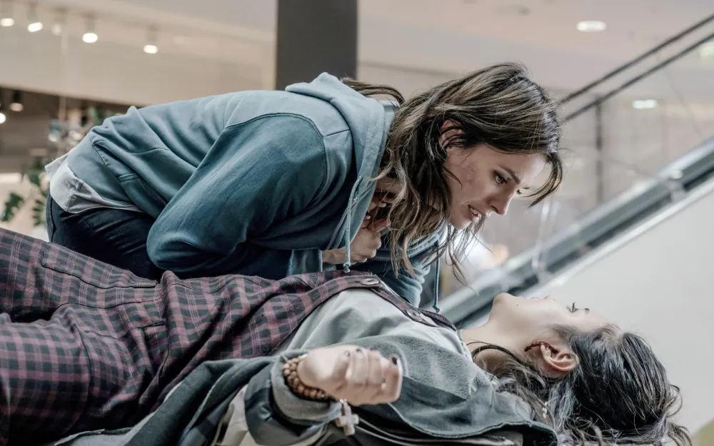 Stana Katic, Kaja Chan in Absentia