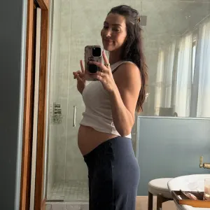 Bachelor Nation's Becca Kufrin Debuts Baby Bump After Announcing Pregnancy With 2nd Baby