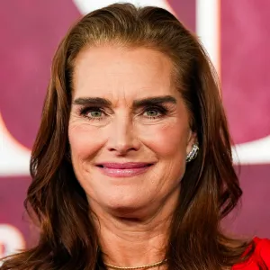 Brooke Shields Lash Serum