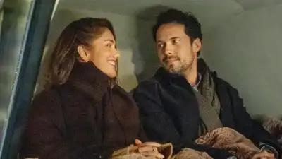 Minka Kelly and Tom Wozniczka in Champagne Problems