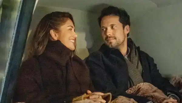 Minka Kelly and Tom Wozniczka in Champagne Problems