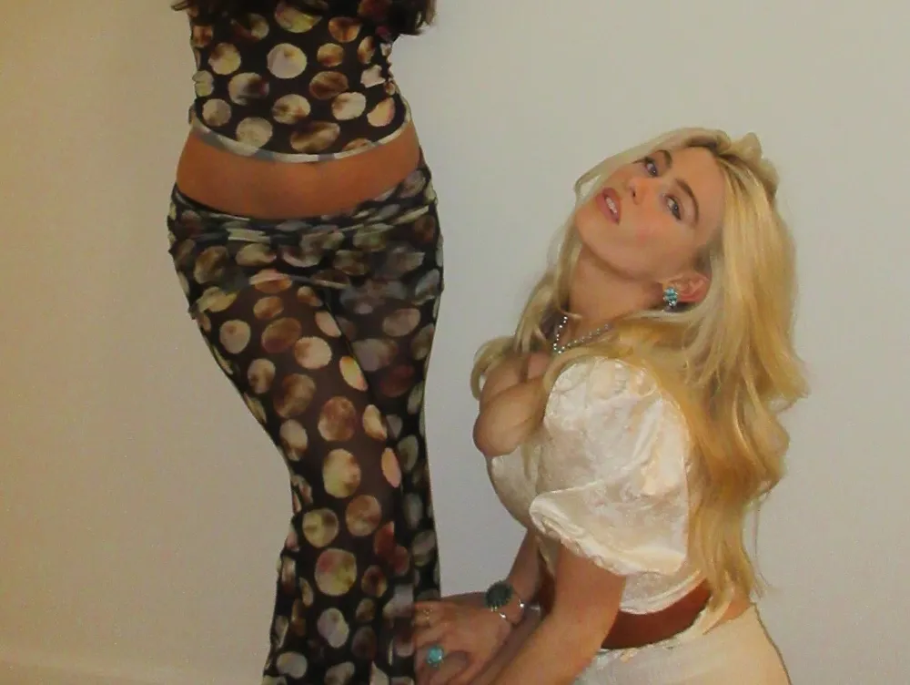 Claudia Schiffer's Daughter Clementine, 21, Shows Off Her Curves in a Push-Up Corset Top