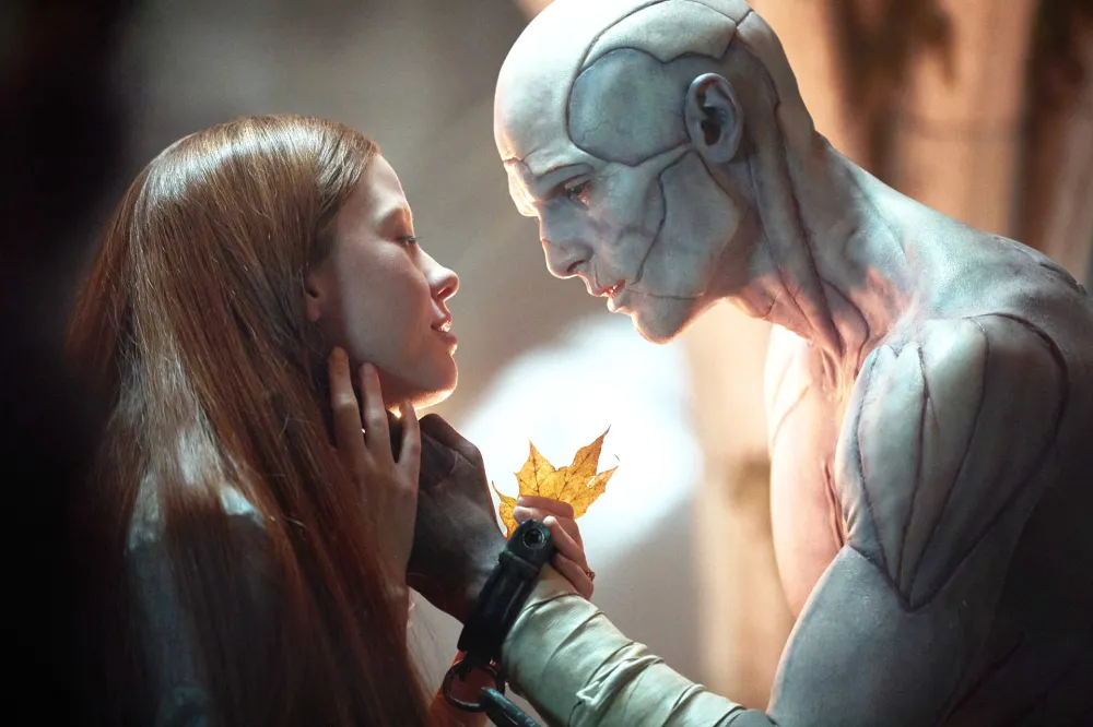 Mia Goth and Jacob Elordi in Frankenstein