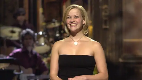 gettyimages-138448167-reese-witherspoon-snl-september-2001