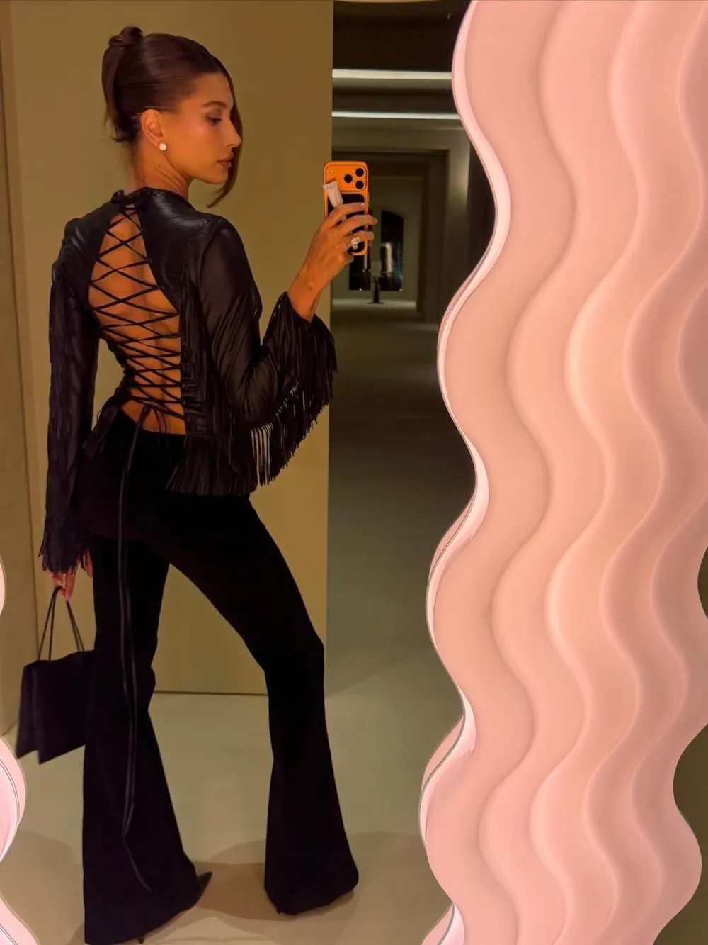 Hailey Bieber presume su atuendo de cumplea&ntilde;os anticipado con un detalle sexy antes de cumplir 29 a&ntilde;os