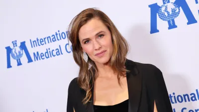 BEVERLY HILLS, CALIFORNIA - NOVEMBER 13: Jennifer Garner attends the 2025 International Medical Corps Annual Awards Celebration at Beverly Wilshire, A Four Seasons Hotel on November 13, 2025 in Beverly Hills, California. (Photo by Robin L Marshall/Getty Images)