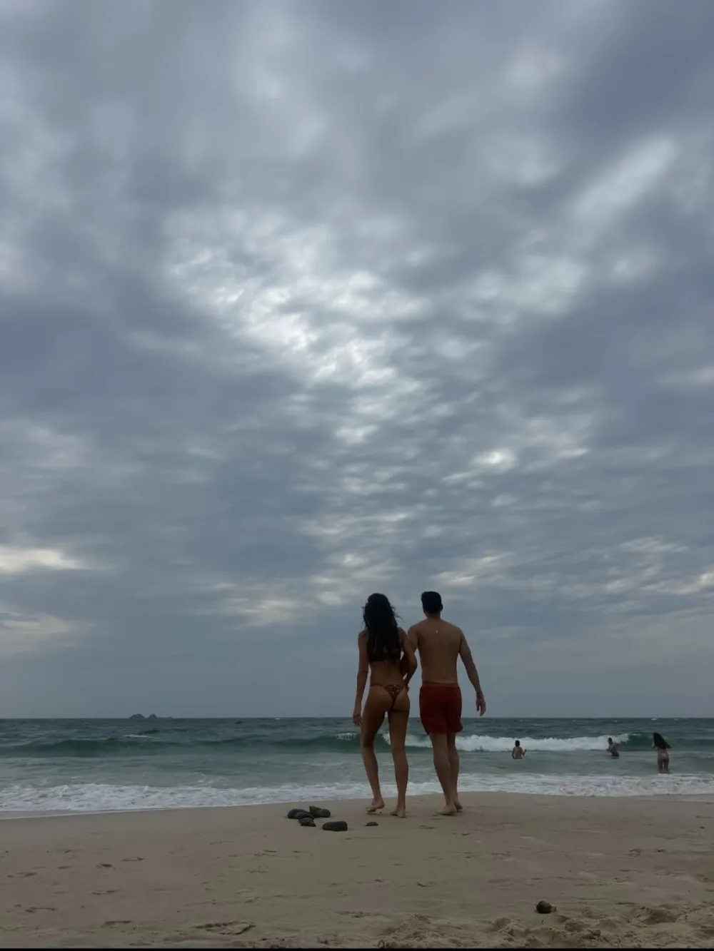 Jessica Alba luce un atrevido bikini en homenaje de Acci&oacute;n de Gracias con Danny Ram&iacute;rez