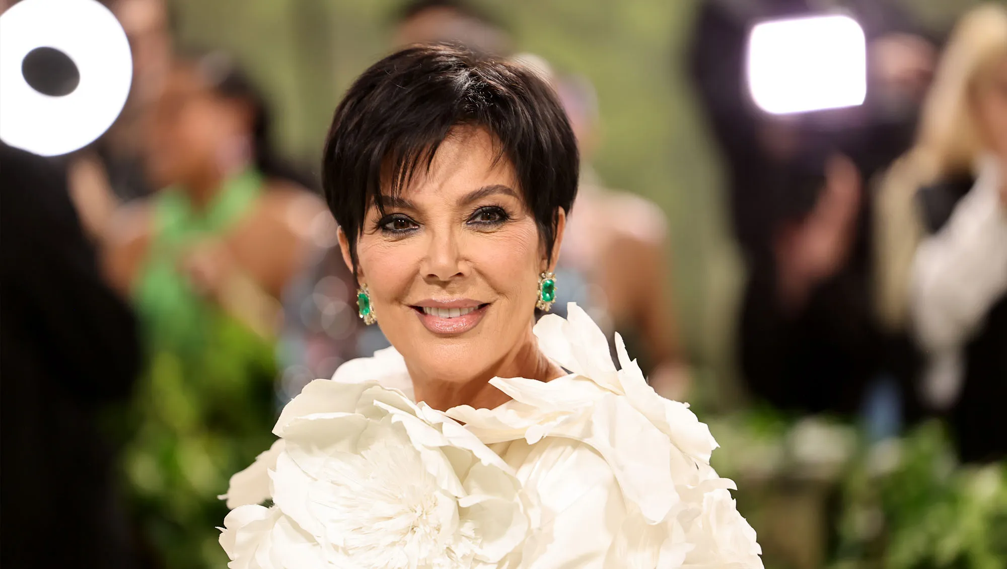 Kris Jenner Setting Powder