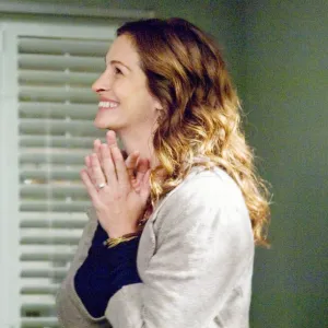 Tom Hanks and Julia Roberts in Larry Crowne