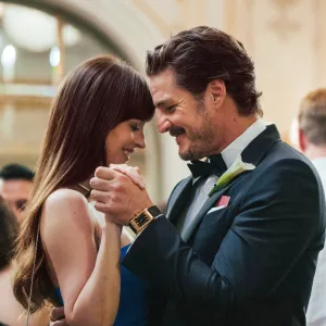 Dakota Johnson and Pedro Pascal in Materialists