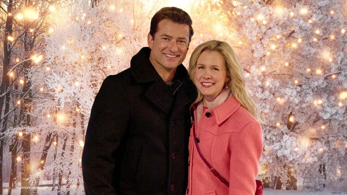 Ginna Claire Mason and Wes Brown in A Newport Christmas