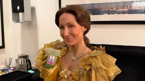 Nikki Glaser Shares Behind-the-Scenes Photos From ‘Saturday Night Live’ After Hosting Debut