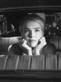 Zoey Deutch in Nouvelle Vague