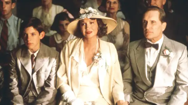 Lukas Haas, Diane Ladd and Robert Duvall in Rambling Rose