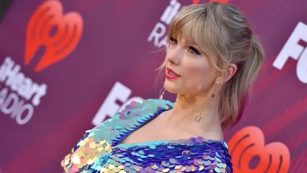 taylor swift scrunchie