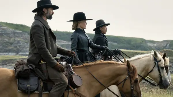 Michiel Huisman, Gillian Anderson and Michael Greyeyes in The Abandons