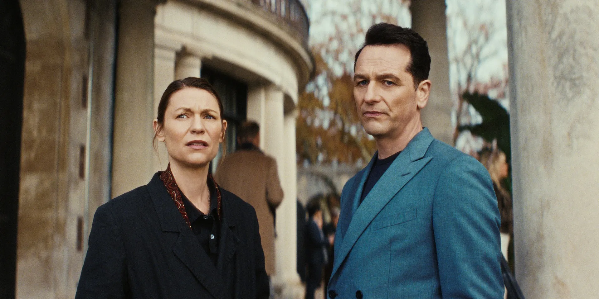 Claire Danes and Matthew Rhys in The Beast in Me