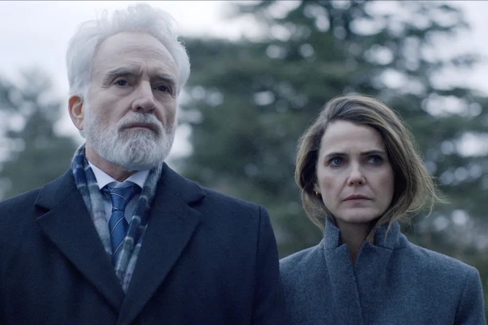 Bradley Whitford y Keri Russell en la tercera temporada de The Diplomat
