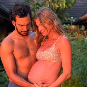Gisele Bundchen Flaunts Her Bare Baby Bump in a Bikini While Reflecting on Profound Growth and Lessons in 2025