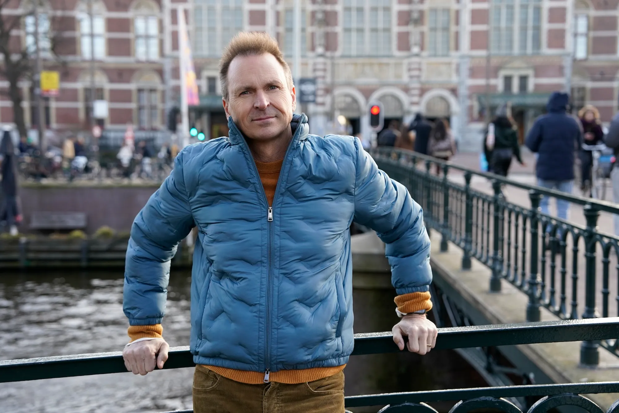 3072213_0125b-phil-keoghan-amazing-race