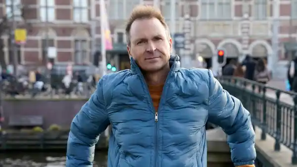 3072213_0125b-phil-keoghan-amazing-race