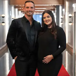 Alexa-and-Brennon-LIB_S6_Reunion_00548R_Crop