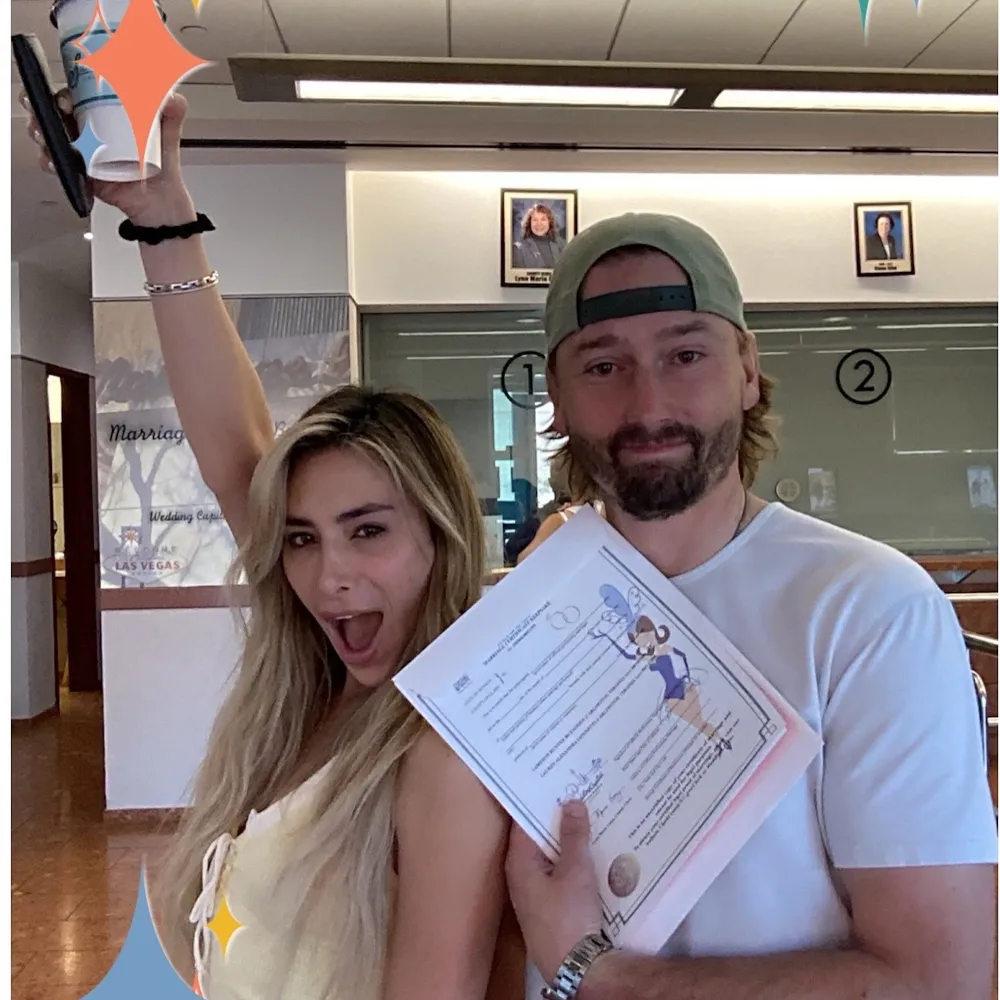 Bachelor-Nations-Ashley-Iaconetti-Shares-Sister-Laurens-Pregnancy-News