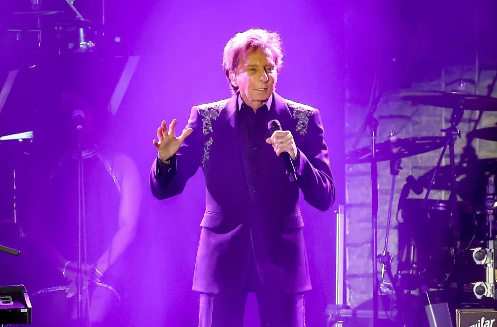 Barry Manilow Diagnosed With Cancer