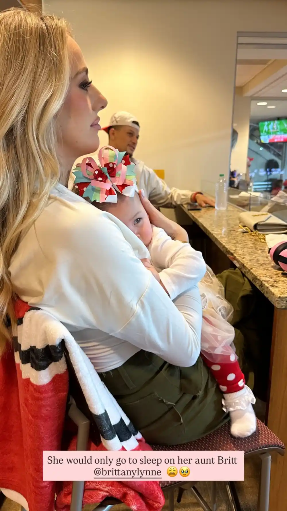 Brittany Mahomes Chiefs Holiday Game Look